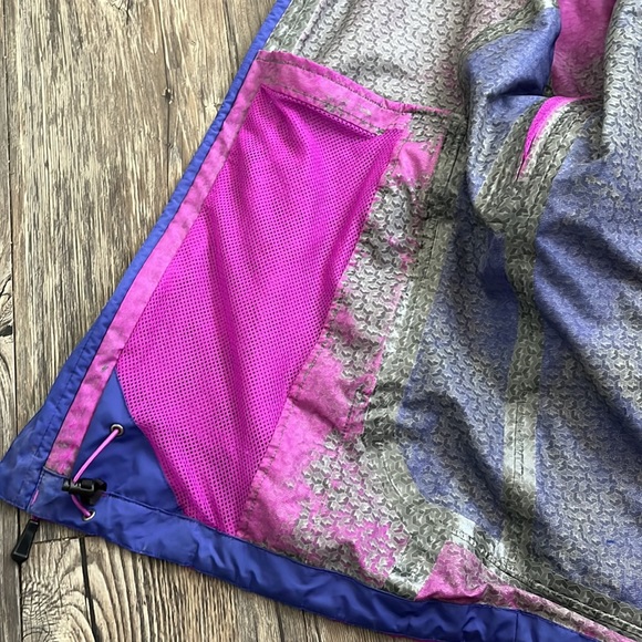 The North Face Women's Vibrant Pink and Blue Utility Jacket - Picture 7 of 11